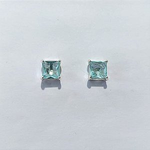 BRINCO FOLHEADO A PRATA COM 50 MILÉSIMOS + VERNIZ DIAMOND - BRINCOS DE PINO COM ZIRCÔNIAS QUADRADAS AZUL CLARA 8X8MM - PRA1169