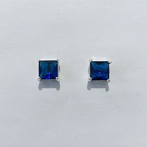 BRINCO FOLHEADO A PRATA COM 50 MILÉSIMOS + VERNIZ DIAMOND - BRINCOS DE PINO COM ZIRCÔNIAS QUADRADAS AZUL ESCURA 8X8MM - PRA1170