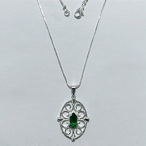 GARGANTILHA FOLHEADA A PRATA COM 50 MILÉSIMOS + VERNIZ DIAMOND - GARGANTILHA COM CORRENTE VENEZIANA 45CM E PINGENTE VAZADO COM ZIRCÔNIA VERDE 21X27MM - PRA1184