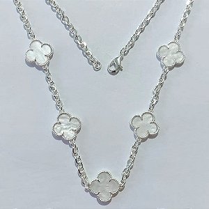 GARGANTILHA FOLHEADA A PRATA COM 50 MILÉSIMOS + VERNIZ DIAMOND - 50CM COM TREVOS TIPO VAN CLEEF MADRE PÉROLA 15MM - PRA1205