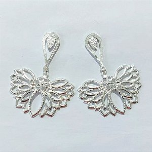 BRINCO FOLHEADO A PRATA COM 50 MILÉSIMOS + VERNIZ DIAMOND - BRINCO DE PINO E PINGENTE BORBOLETA VAZADA 35MM - PRA1212