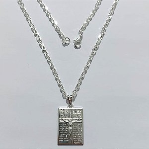 GARGANTILHA FOLHEADA A PRATA COM 50 MILÉSIMOS + VERNIZ DIAMOND - GARGANTILHA COM PINGENTE PLACA CRUCIFIXO ORAÇÃO 20X29MM - PRA1228