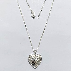 GARGANTILHA FOLHEADA A PRATA COM 50 MILÉSIMOS + VERNIZ DIAMOND - GARGANTILHA COM PINGENTE CORAÇÃO CRAVEJADO EM MICROS ZIRCÔNIAS 19MM - PRA1247