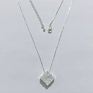 GARGANTILHA FOLHEADA A PRATA COM 50 MILÉSIMOS + VERNIZ DIAMOND - GARGANTILHA COM PINGENTE EM ZIRCÔNIA CRISTAL QUADRADA 12X12MM - PRA1248