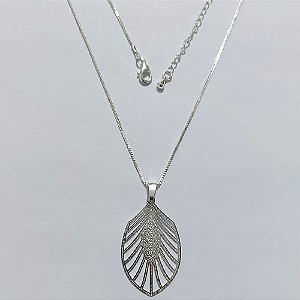GARGANTILHA FOLHEADA A PRATA COM 50 MILÉSIMOS + VERNIZ DIAMOND - GARGANTILHA COM PINGENTE FOLHA VAZADA 34MM - PRA1257