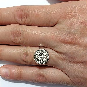 ANEL FOLHEADO A PRATA COM 50 MILÉSIMOS + VERNIZ DIAMOND - ANEL AJUSTÁVEL SÃO BENTO COM ZIRCÔNIAS 15MM - PRA1282