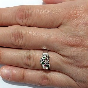 ANEL FOLHEADO A PRATA COM 50 MILÉSIMOS + VERNIZ DIAMOND - ANEL AJUSTÁVEL CORAÇÃO COM ZIRCÔNIAS COLORIDAS 13MM - PRA1283