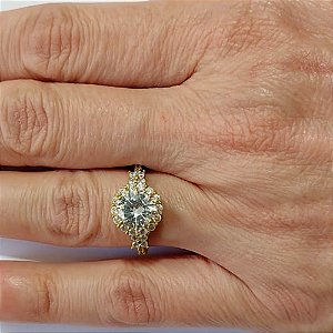 ANEL NO BRUTO PRONTO PARA O BANHO - ANEL CRAVEJADO COM MICROS ZIRCÔNIAS E PEDRA EM ZIRCÔNIA 9MM - PESO DO ANEL 3,7GR - ANEL000654