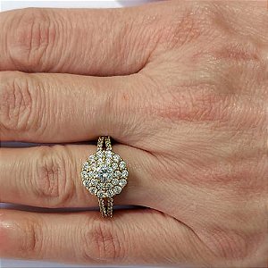 ANEL NO BRUTO PRONTO PARA O BANHO - ANEL CRAVEJADO COM MICROS ZIRCÔNIAS E PEDRA EM ZIRCÔNIA 5MM - PESO DO ANEL 3,9GR - ANEL000655