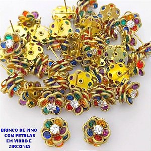 BRINCO NO BRUTO PRONTO PARA O BANHO - (CX195) (AV) BRINCO DE PINO FLOR CRAVEJADA EM VIDRO E ZIRCÔNIAS COLORIDAS 15MM - PESO TOTAL 2,4GR - COMPOSIÇÃO: LATÃO / ZIRCÔNIA - BRU29159