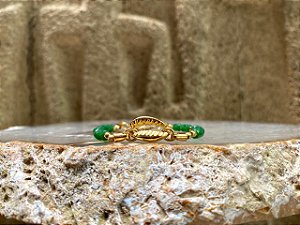 Pulseira Verde com Búzio Dourado