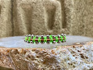 Pulseira Macramê Verde Neon com Bolinhas