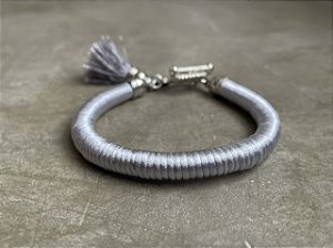 Pulseira Seda Cinza com Tassel