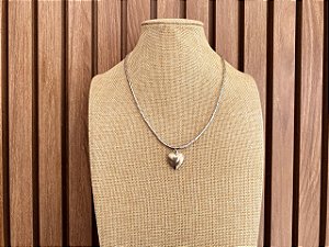 Colar Canutilhos Prateados com Pingente de Coração