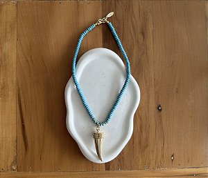 Colar Pedra Turquesa com Pingente Dourado