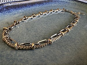 Colar Corrente Prateada e Dourada com Elos Dourados