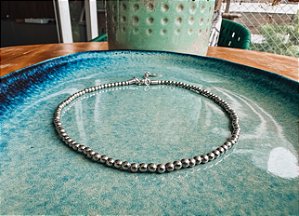 Colar Choker de Bolinhas Prateadas