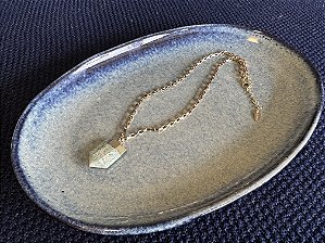 Colar Dourado com Pingente Amazonita