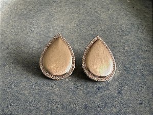 Brincos Dourado Fosco Gota