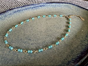 Colar Dourado com Cristais Azul