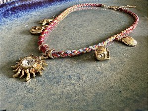 Colar Cordão Vermelho com Pingentes Mar