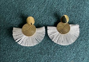 Brincos Dourados Leque Branco
