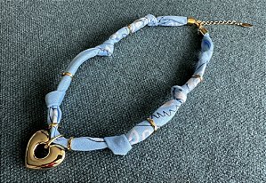 Colar Bandana Azul Bebê com Pingente Coração