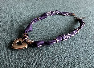 Colar Bandana Azul-Marinho com Pingente Coração