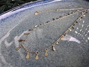 Colar Longo Correntinha Dourada com Gotinhas