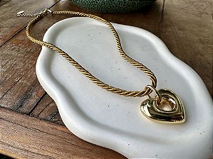 Colar Cordão Mostarda com coração Dourado