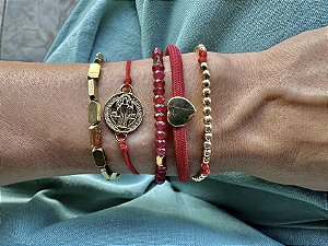 Kit de Pulseiras Vermelhas com Medalha de São Bento