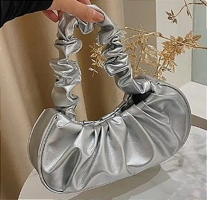 Bolsa Baguette Pregueada - Cor Prata, Couro Sintético - Modelo Vicky