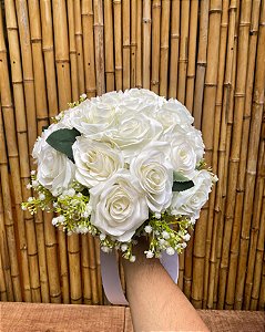 Buquê de Noiva Artificial – Rosas Brancas para um Toque Clássico