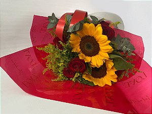 Buquê Encanto Solar – Rosas e Girassóis