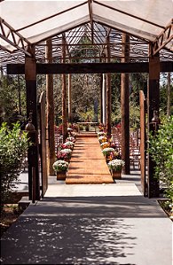 Caminho dos Sonhos: Flores Naturais para Cerimônia