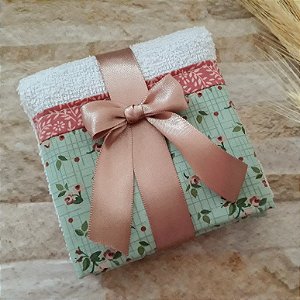 Toalha de Lavabo com Barrado em Tecido para Lembrancinha