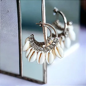 Argola mini búzios prata