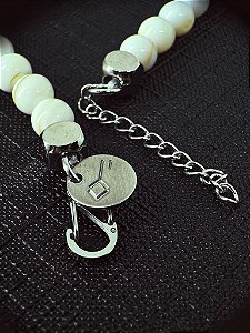 Colar Key Design Warhole de Pedra Natural Branca