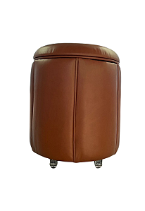 Puff Redondo Baú Não é Segredo Debrum Courvin Valência Cacau 54x60 NS0617