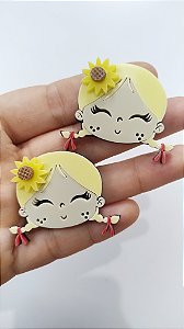 Boneca junina cabelo louro girassol acrílico