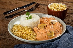 Prato Executivo Strogonoff Delicioso: Sabor Tradicional Brasileiro!