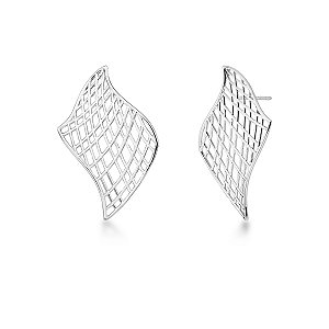 BRINCO CURVO TEXTURIZADO VAZADO BANHADO A RODIO