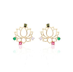 Brincos pino flor de lotus G cravejada com cristais esmeralda, turmalina rosa, peridoto.