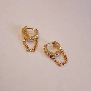 Brincos argolinha cravejada de zircônia cristal com corrente lateral