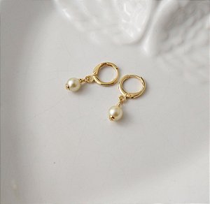 Brincos argola com pingentes pérola