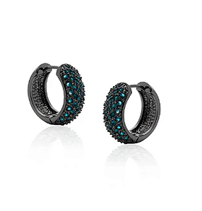 Brincos argola G cravejados com zircônias safira