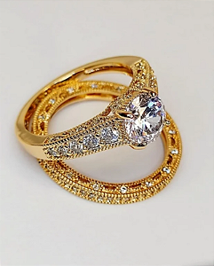 Anel duplo solitário e aliança cravejados com zircônias cristal