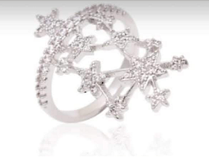 Anel longo estrelas cravejado com zircônias cristal