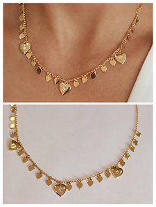 Colar pingentes de coração, três deles com zircônias cristal