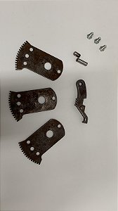 150Z4006 - Dispositivo de Trava - 100D-7, 110D-7E, 180DE, 250DE, 50DE, 80DE, HL730-7, HL730-7A, HL730-9, HL730TM-9, HL730TM7, HL730TM7A, HL740-7, HL740-7A, HL740-9, HL740TM-7, HL740TM-7A, HL740TM-9, HL757-7, HL757-7A, HL757-9, HL757TM